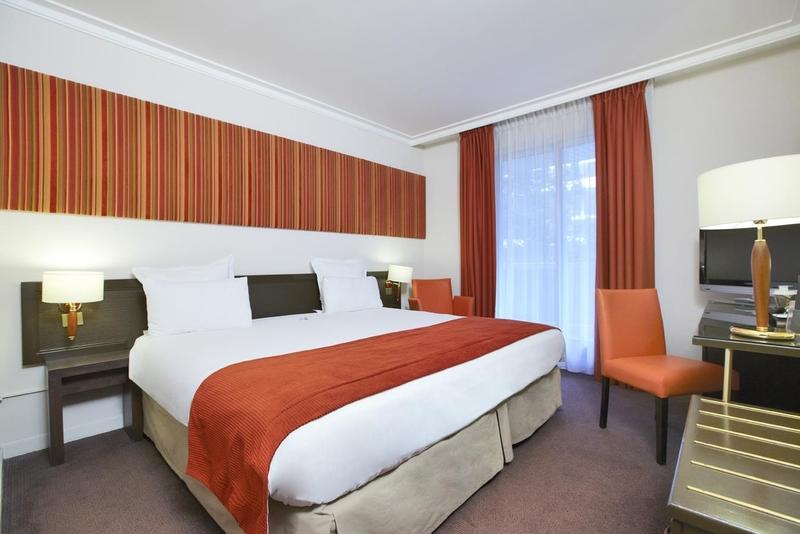 Paris 4*