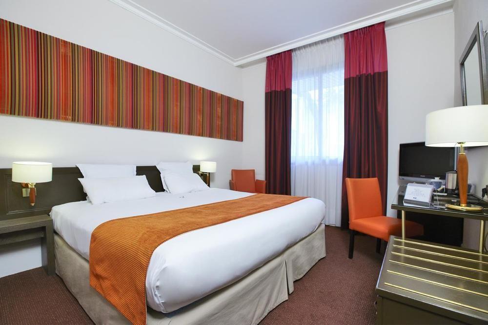 Paris Hotel